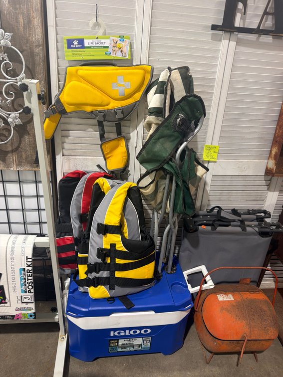 LOT OF CAMPING GEAR
