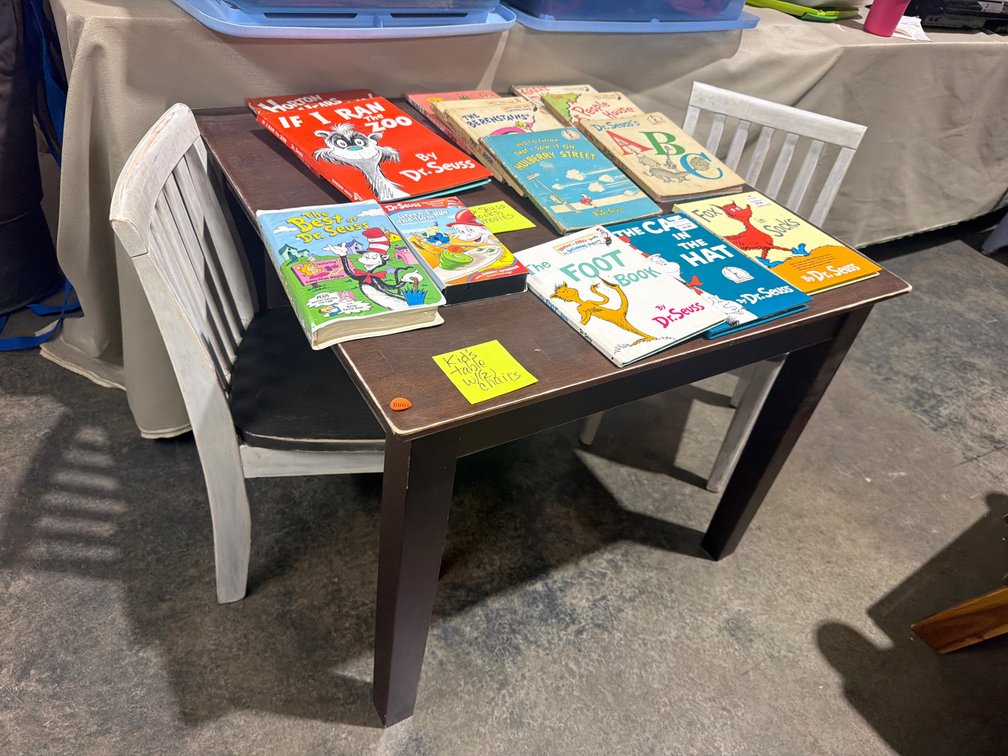 KIDS TABLE WITH 2 CHAIRS (BOOKS NOT INCLUDED)