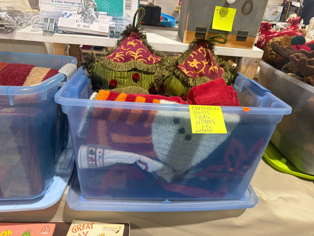 CHRISTMAS TOWELS, RUGS, PILLOWS, ETC IN TOTE