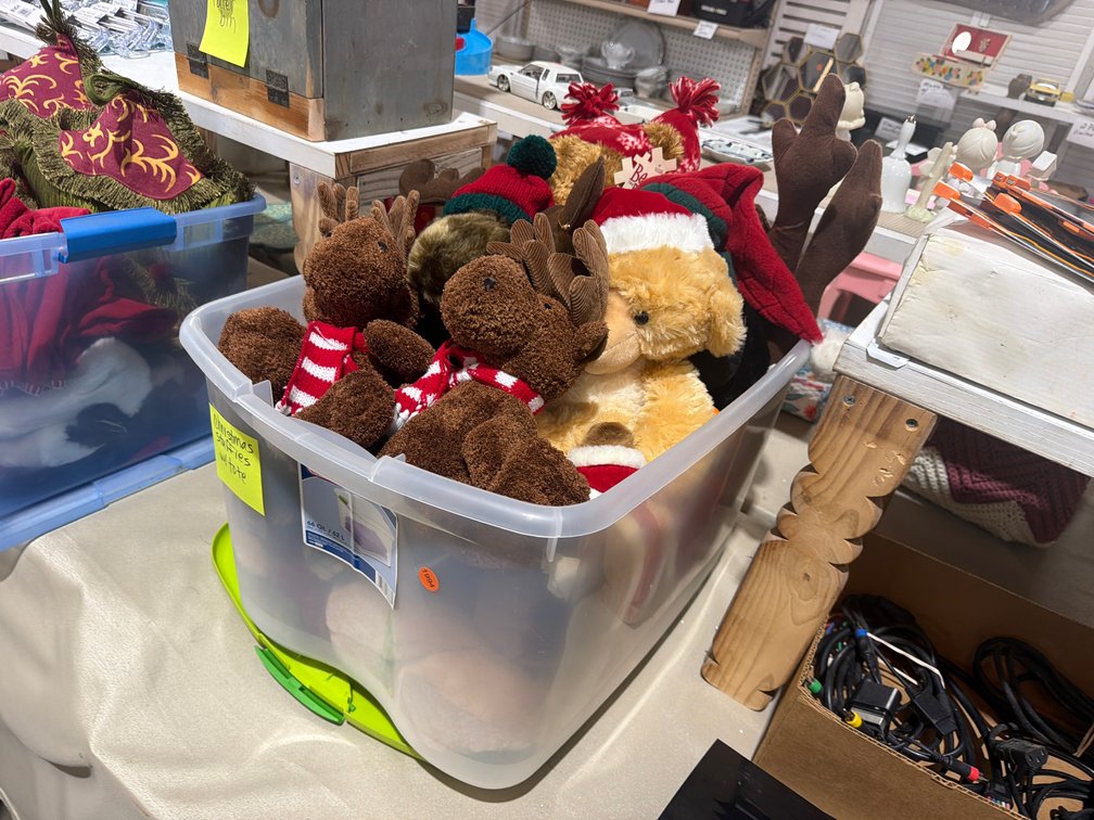 CHRISTMAS STUFFED ANIMALS WITH TOTE