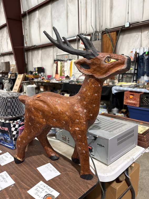 VINTAGE REINDEER DECOR