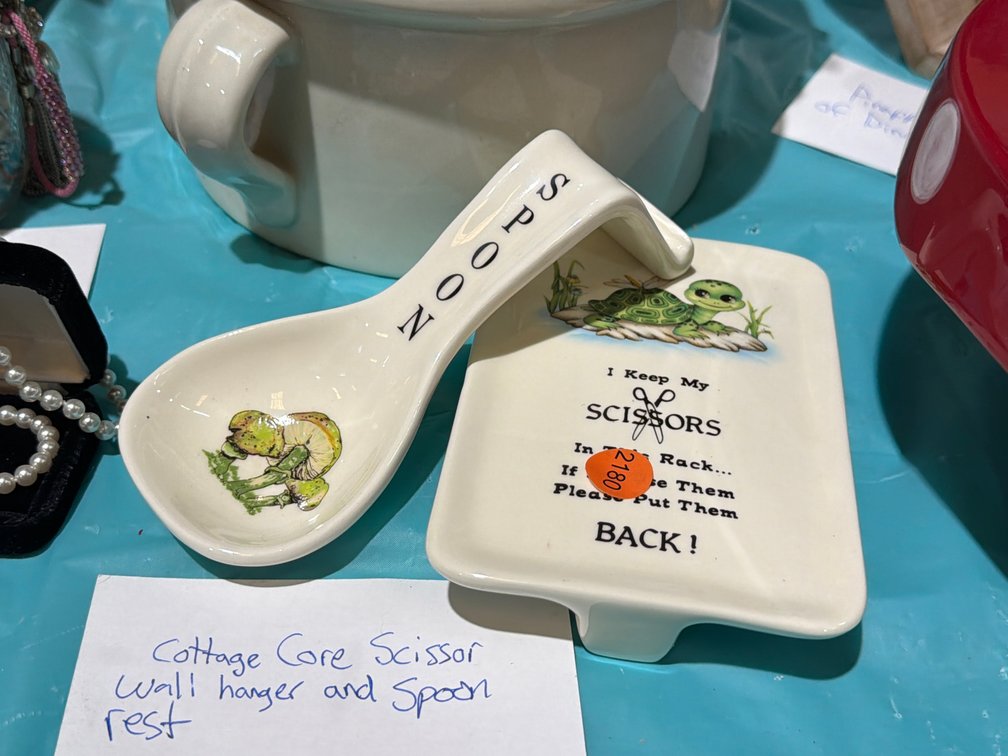 COTTAGE CORE SCISSOR WALL HANGER & SPOON REST