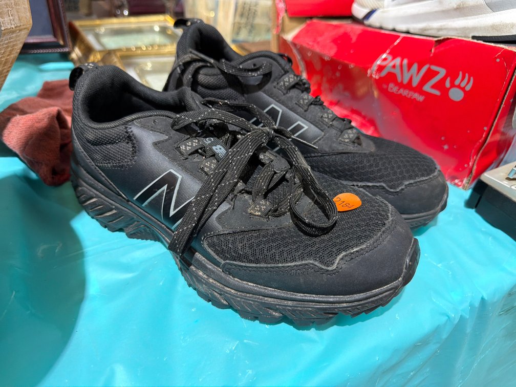 NEW BALANCE SHOES