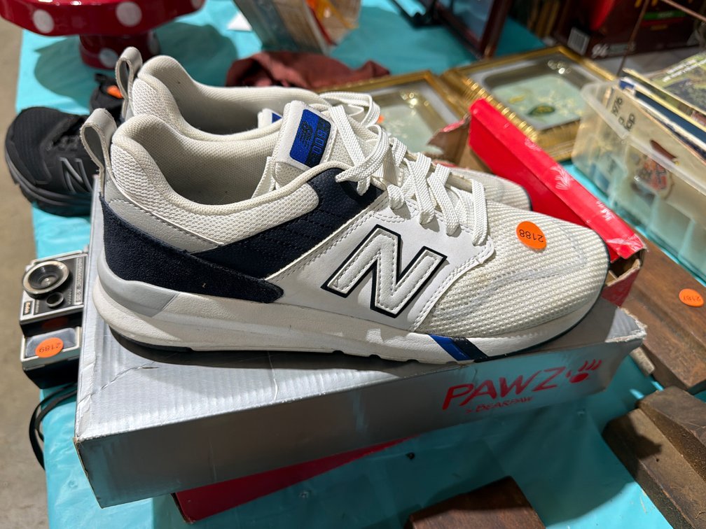 SIZE 9 NEW BALANCE SHOES