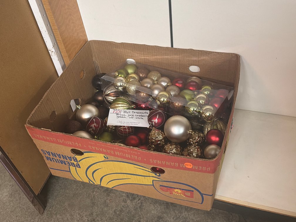 APPROX 123 ORNAMENTS