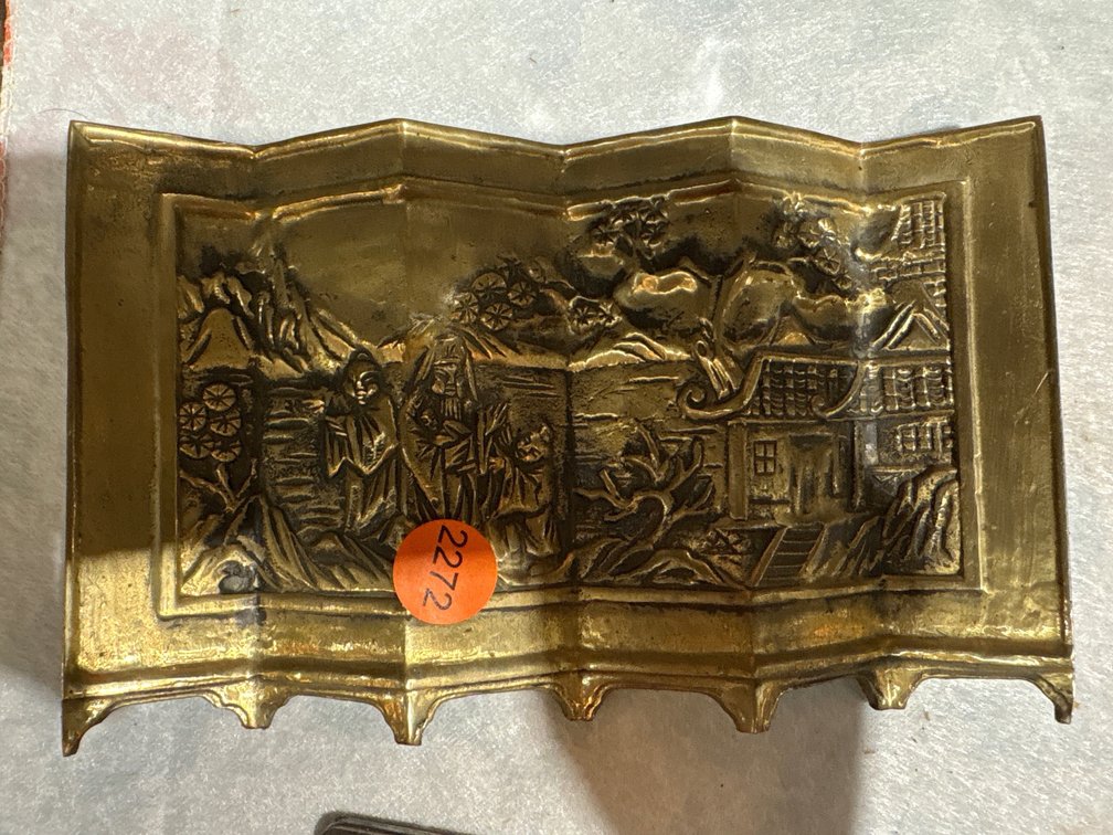 BRASS TABLETOP SCREEN