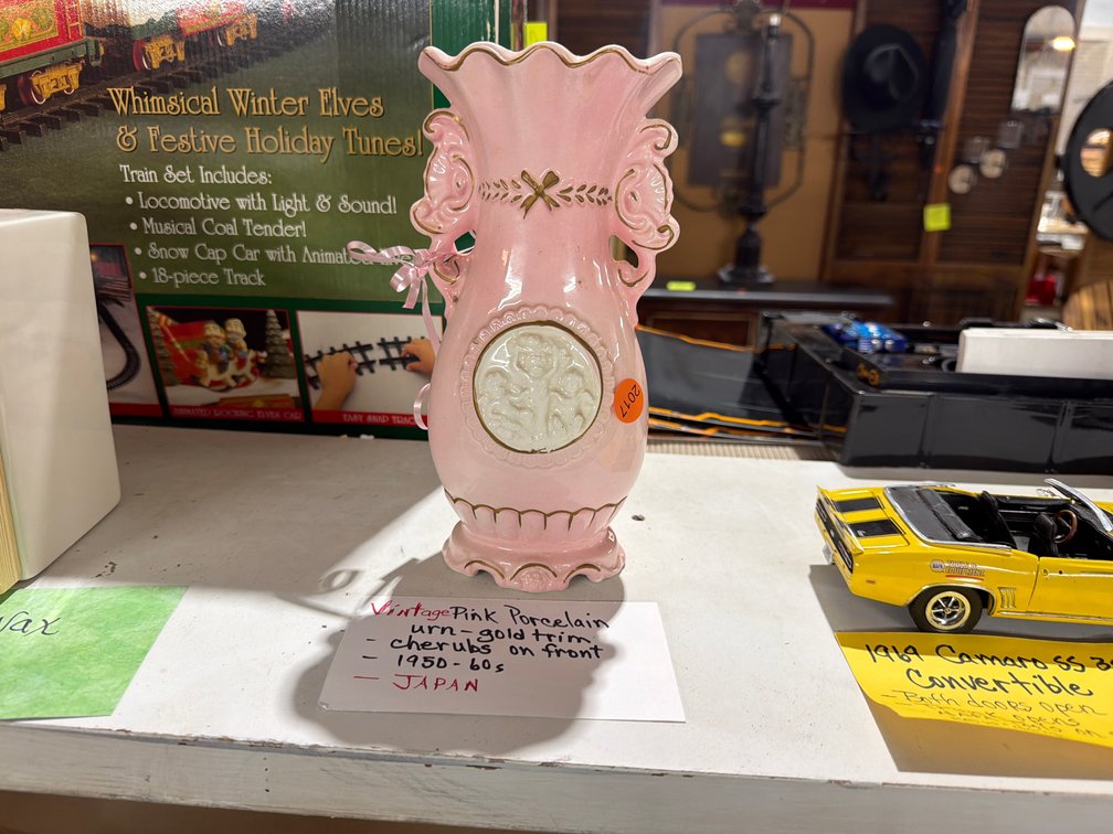 VINTAGE PINK PORCELAIN VASE / URN