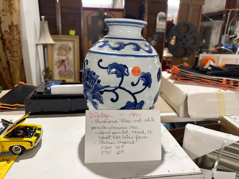 VINTAGE BLUE AND WHITE PORCELAIN VASE