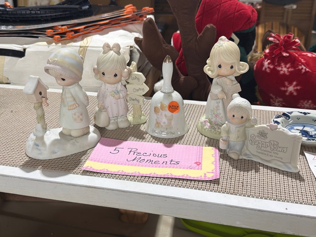 5 PRECIOUS MOMENTS FIGURINES