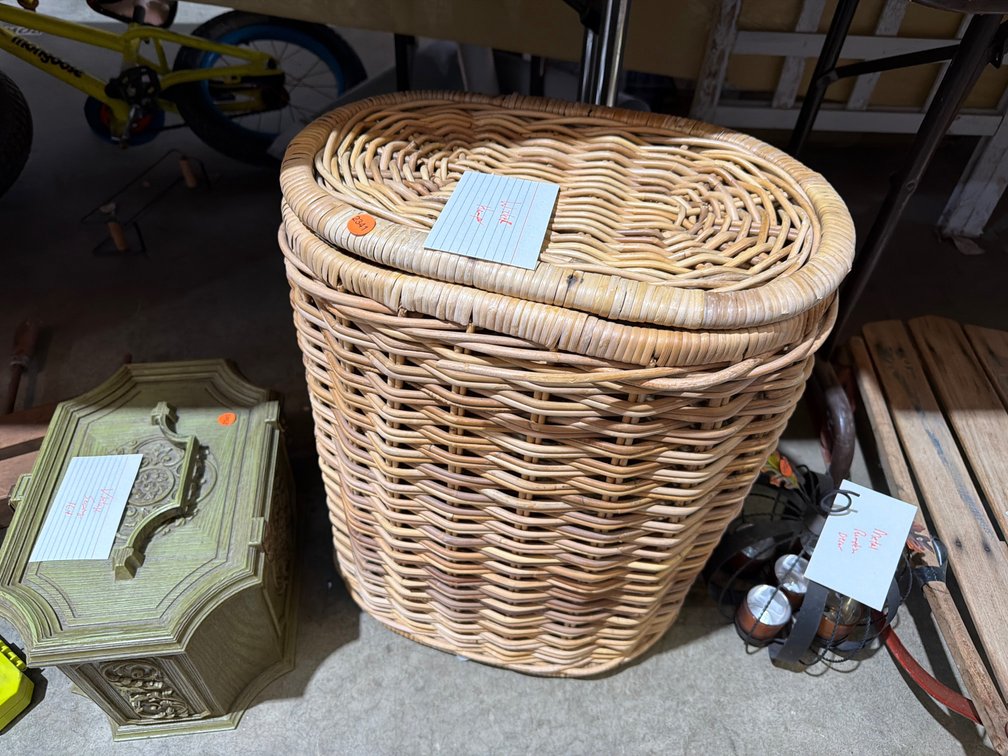 WICKER HAMPER