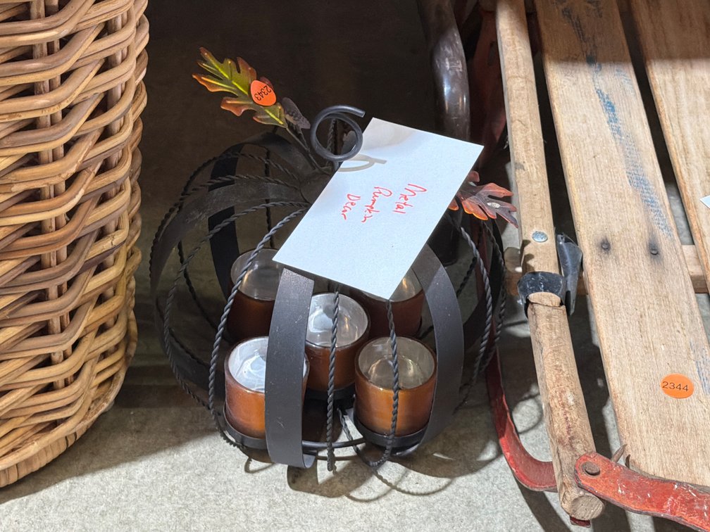 METAL PUMPKIN DECOR