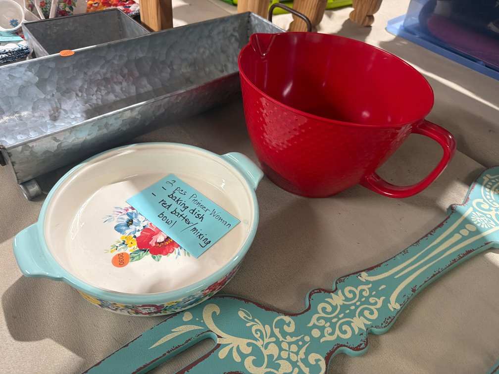 PIONEER WOMAN BAKING DISH AND MIXING BOWL