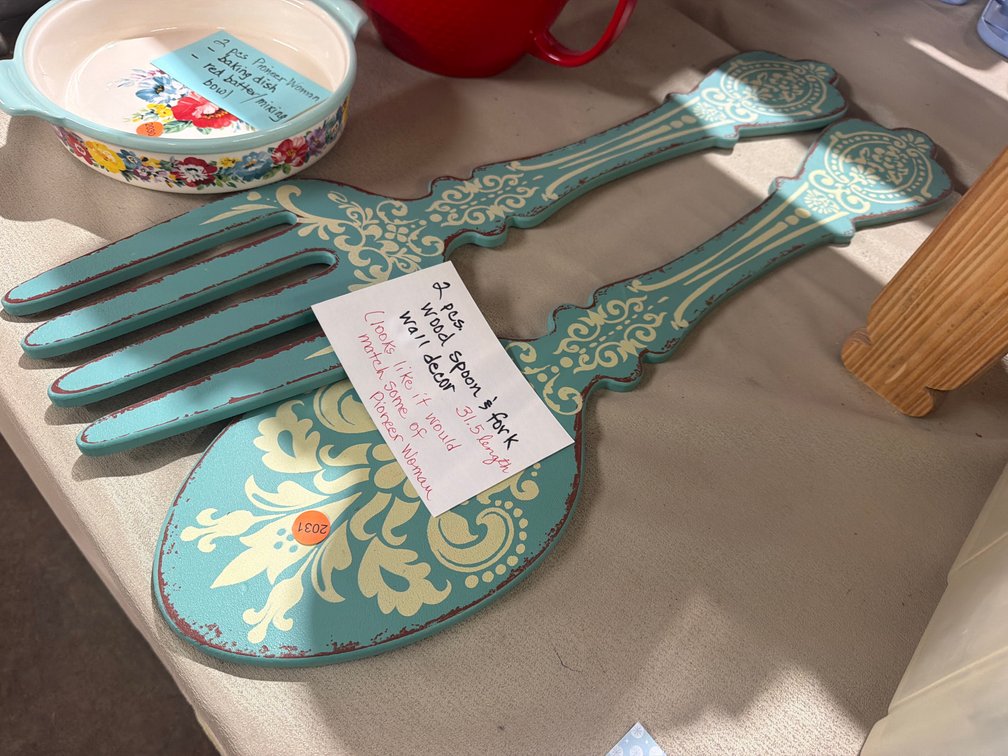 WOODEN SPOON AND FORK DECOR