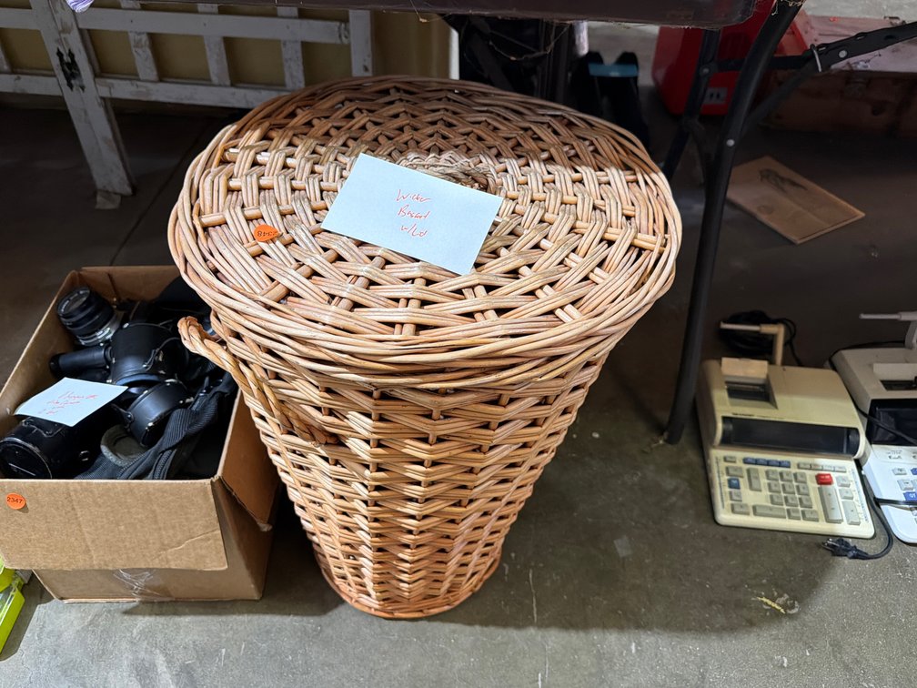 WICKER BASKET W/ LID
