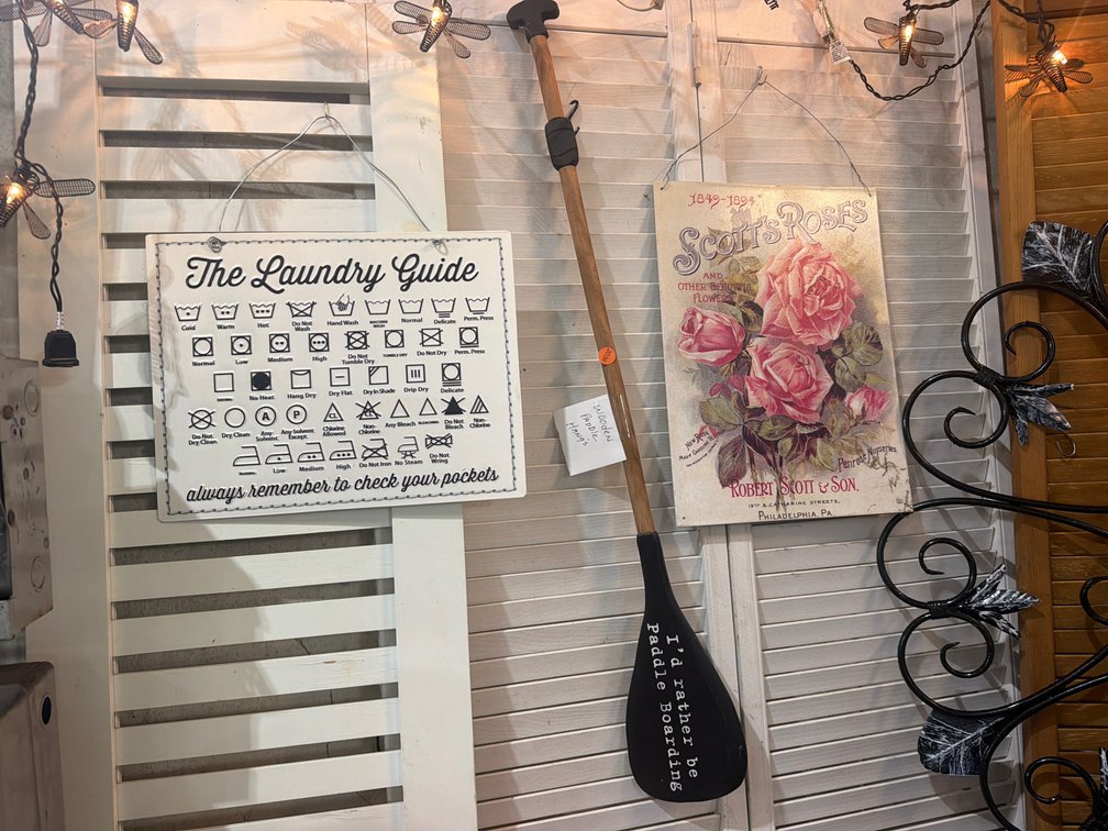 2 METAL SIGNS AND PADDLE SIGN