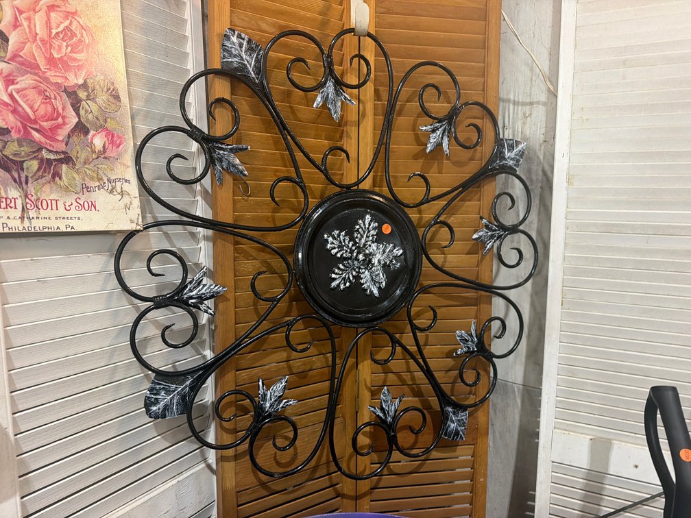 33” METAL WALL DECOR