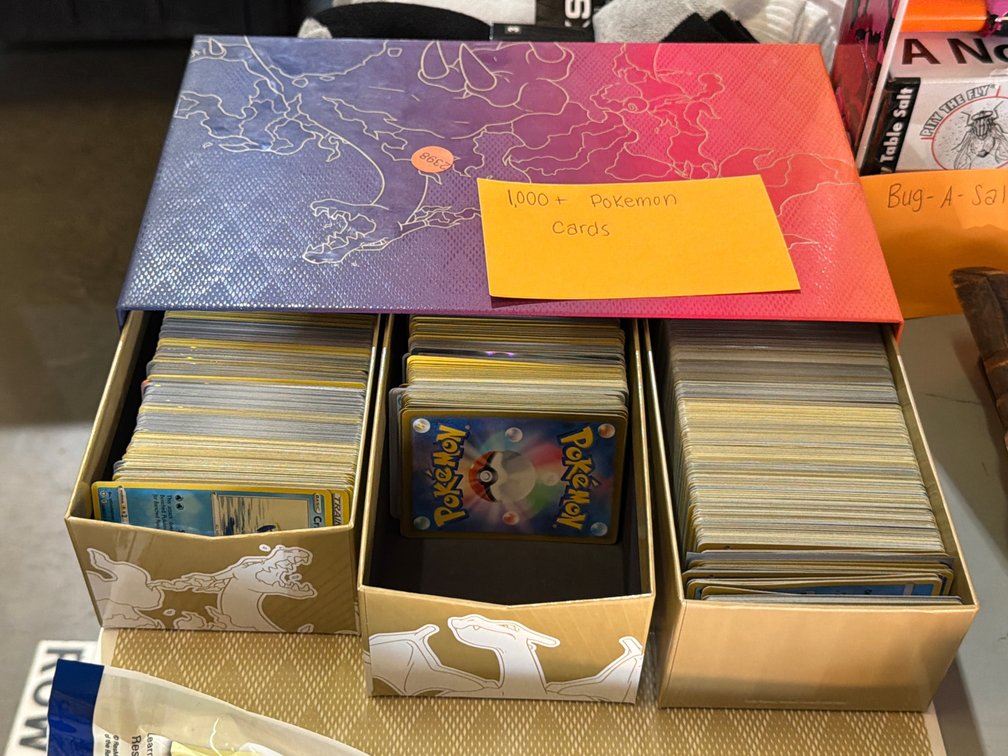 1000 PLUS POKÉMON CARDS