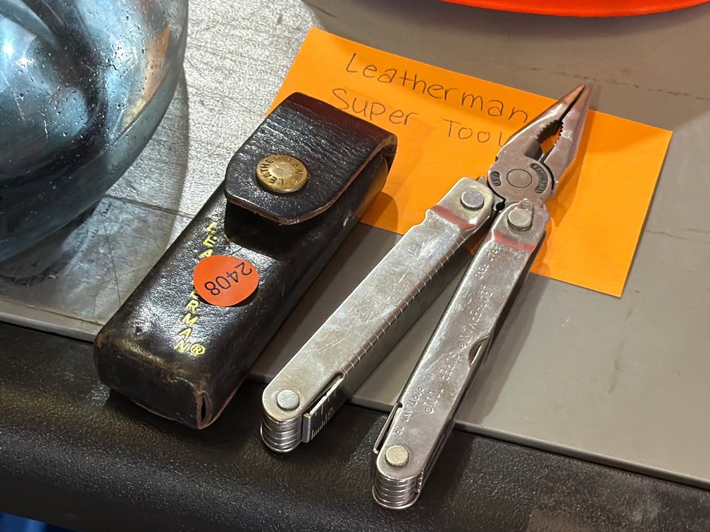 LEATHERMAN MULTI TOOL