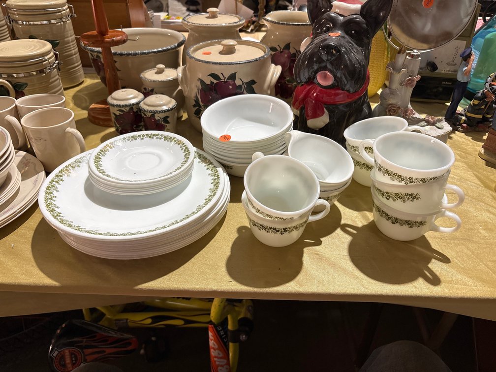 LOT OF PYREX & CORELLE DISHES