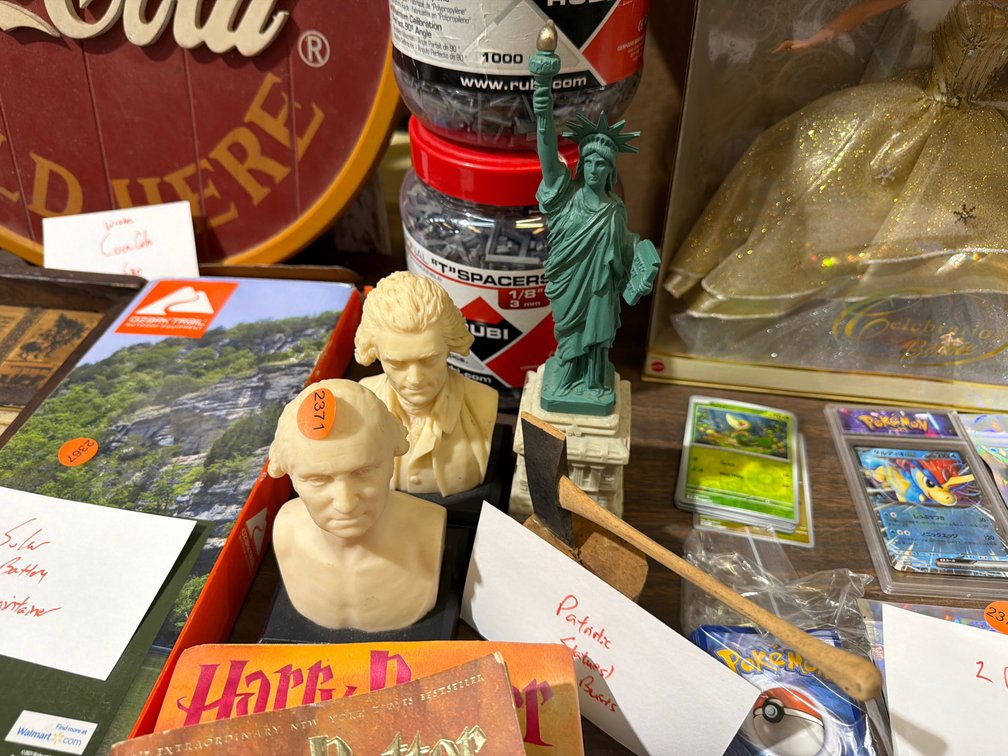 STATUE BUSTS & STATUE OF LIBERTY DECOR