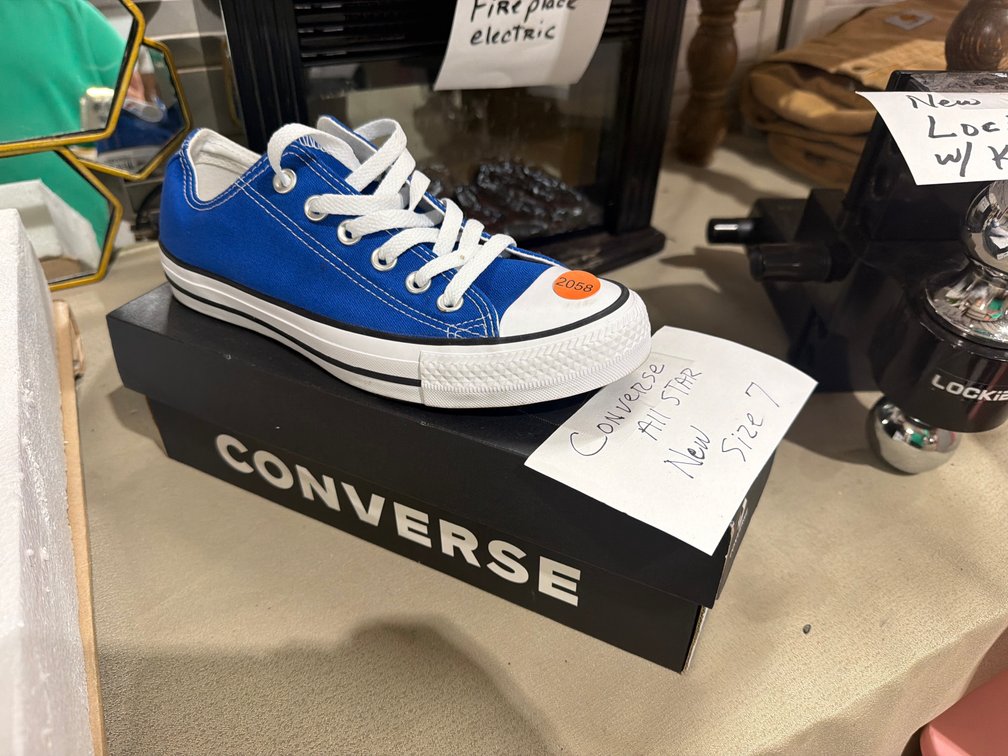 BLUE CONVERSE SHOES SIZE 7