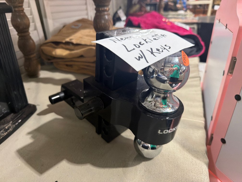 NEW LOCKIETTA HUTCH WITH KEYS