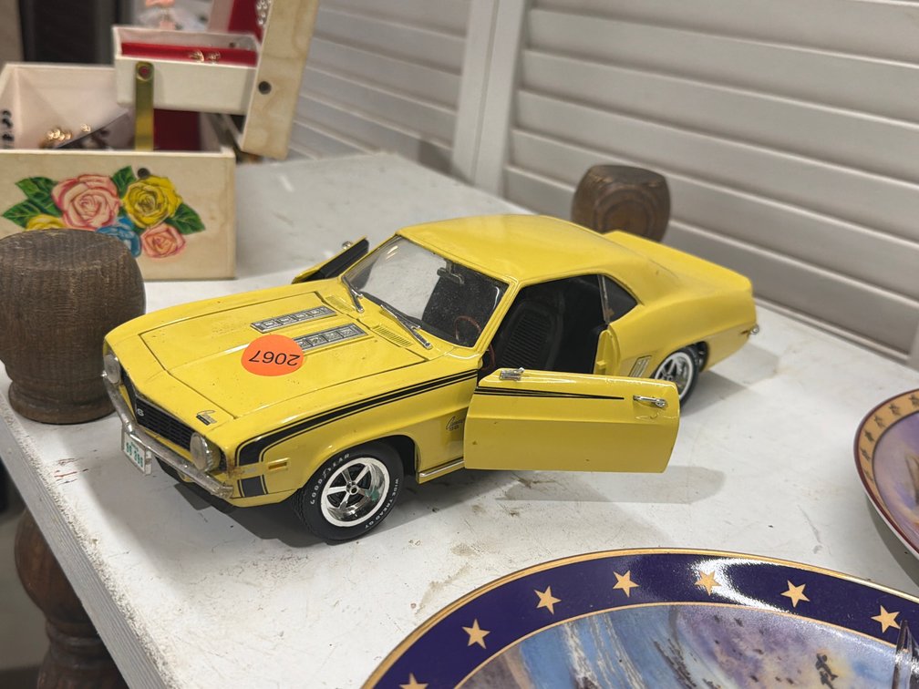 DIE CAST CAMARO SS