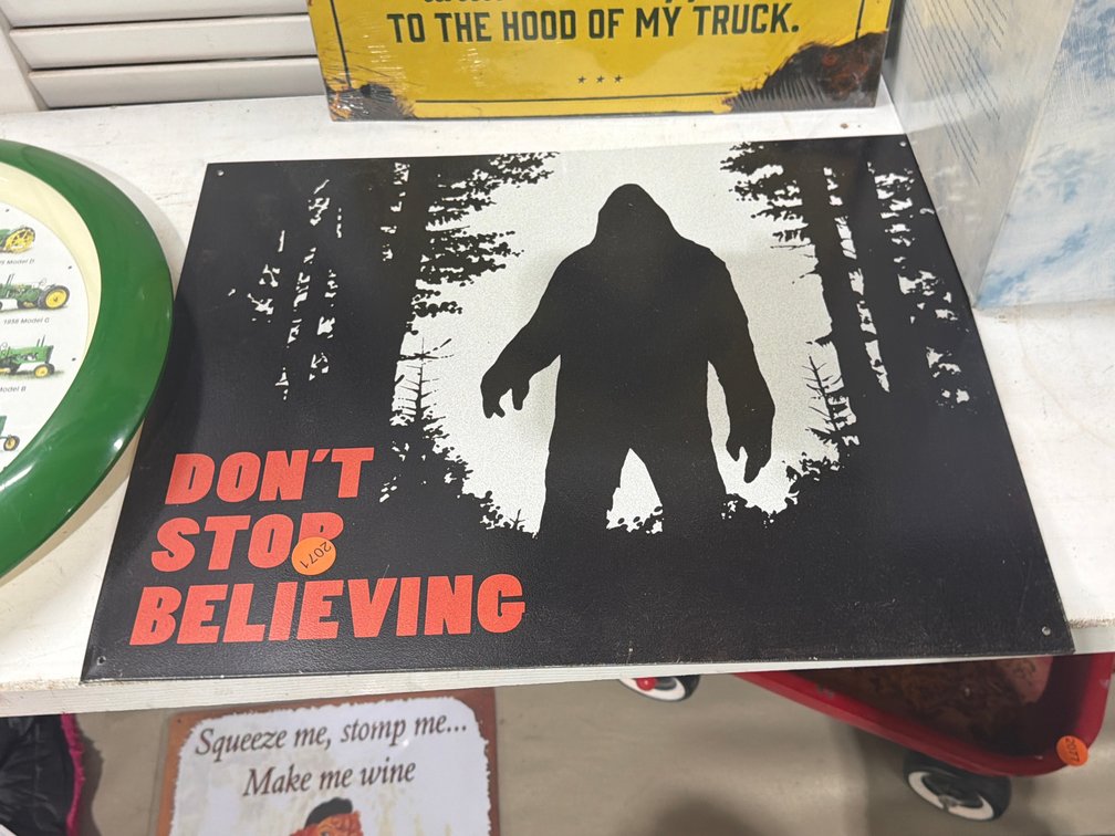 METAL SASQUATCH SIGN