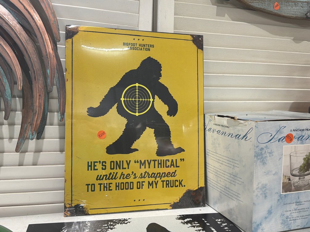 METAL SASQUATCH SIGN