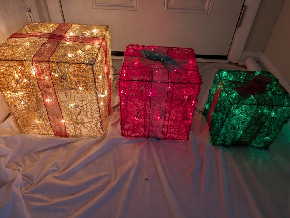 LIGHTED CHRISTMAS PRESENT DECOR