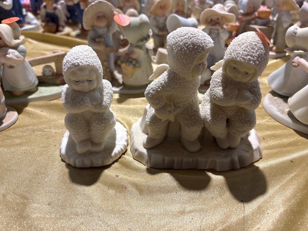 (2) FIGURINES