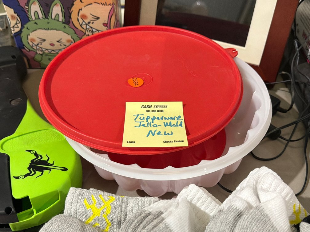 NEW TUPPER WARE JELLO MOLD