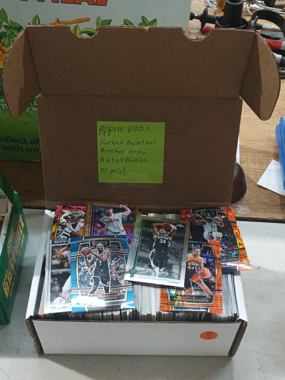 APPROX 800+ SPORTS CARDS