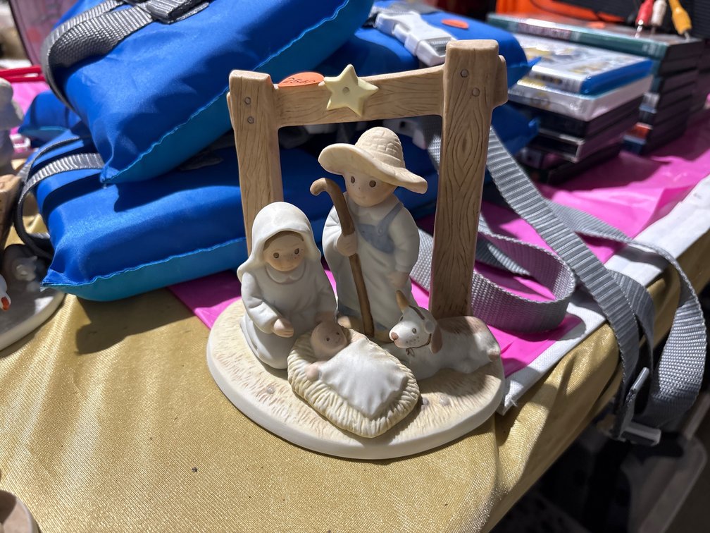 CIRCLE OF FRIENDS FIGURINE