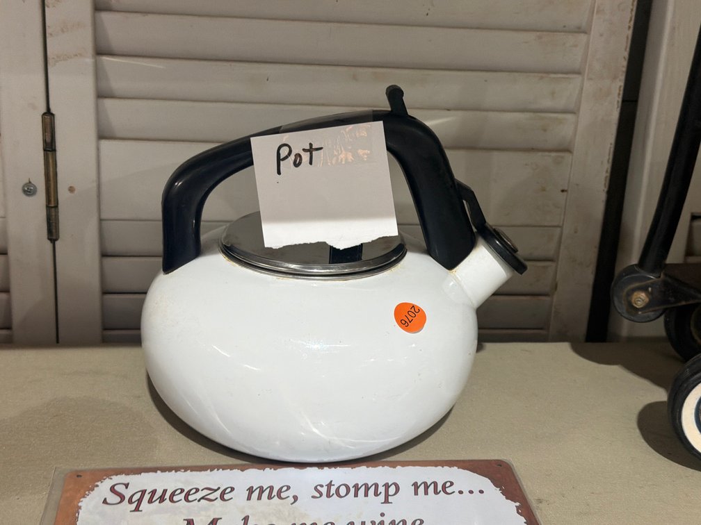 WHITE KETTLE