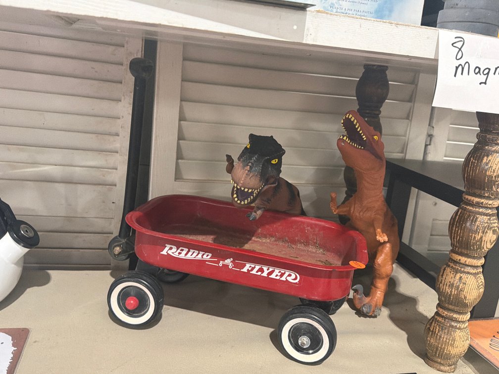 SMALL RADIO WAGON AND TWO DINOSAURS
