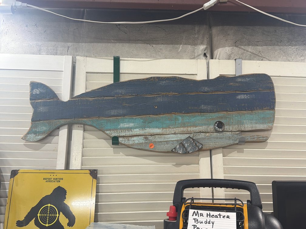 WOODEN WHALE DECOR