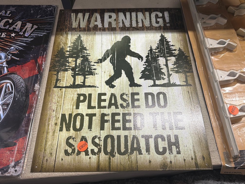 METAL SASQUATCH SIGN