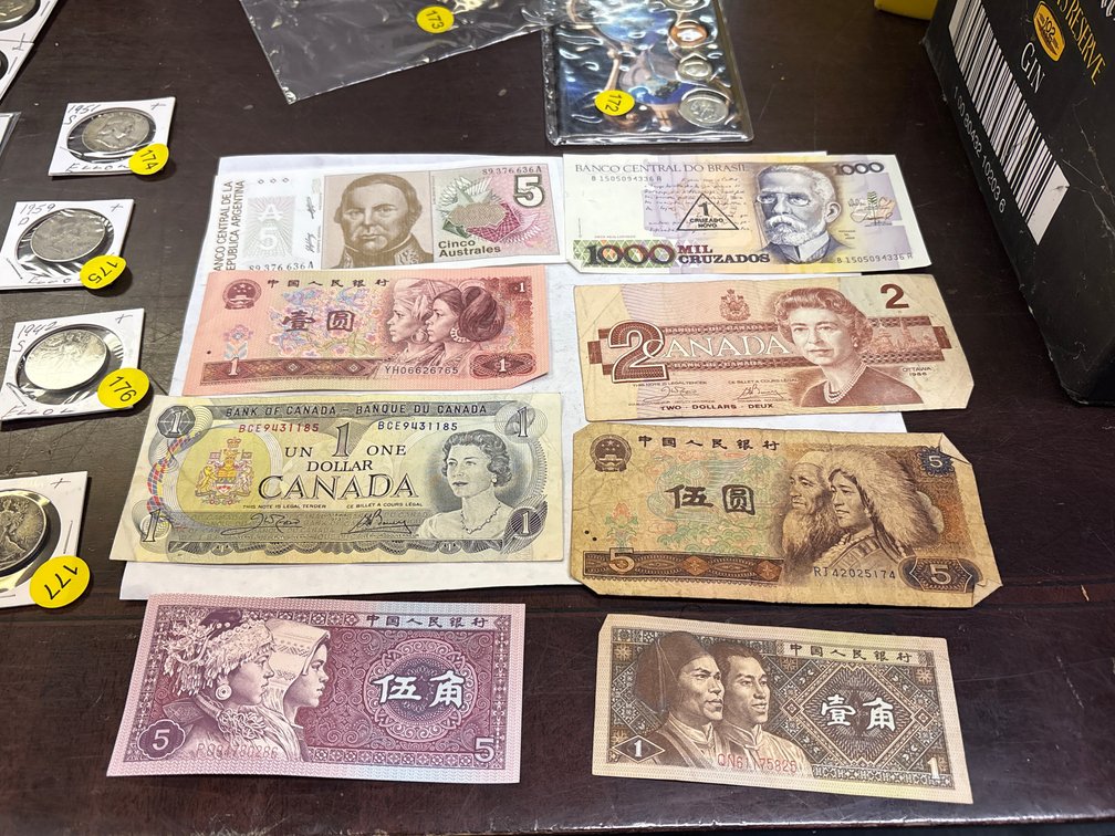 LOT OF FOREIGN NOTES