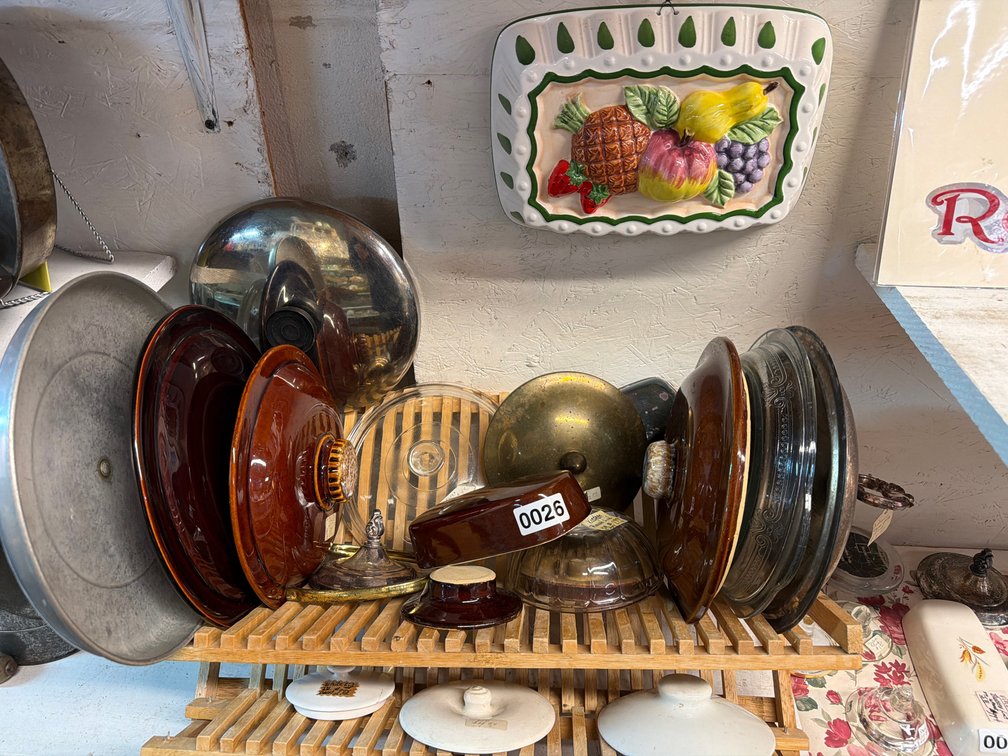 VARIOUS LIDS, WALL DECOR