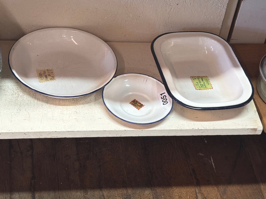LOT OF ENAMEL BOWLS