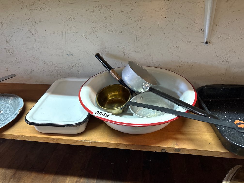 VINTAGE PAN W/ LID, (3) DIPPERS, ENAMEL BOWL