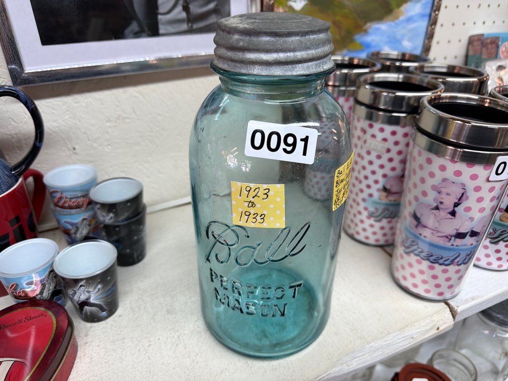 1923-1933 LIDDED BALL MASON JAR