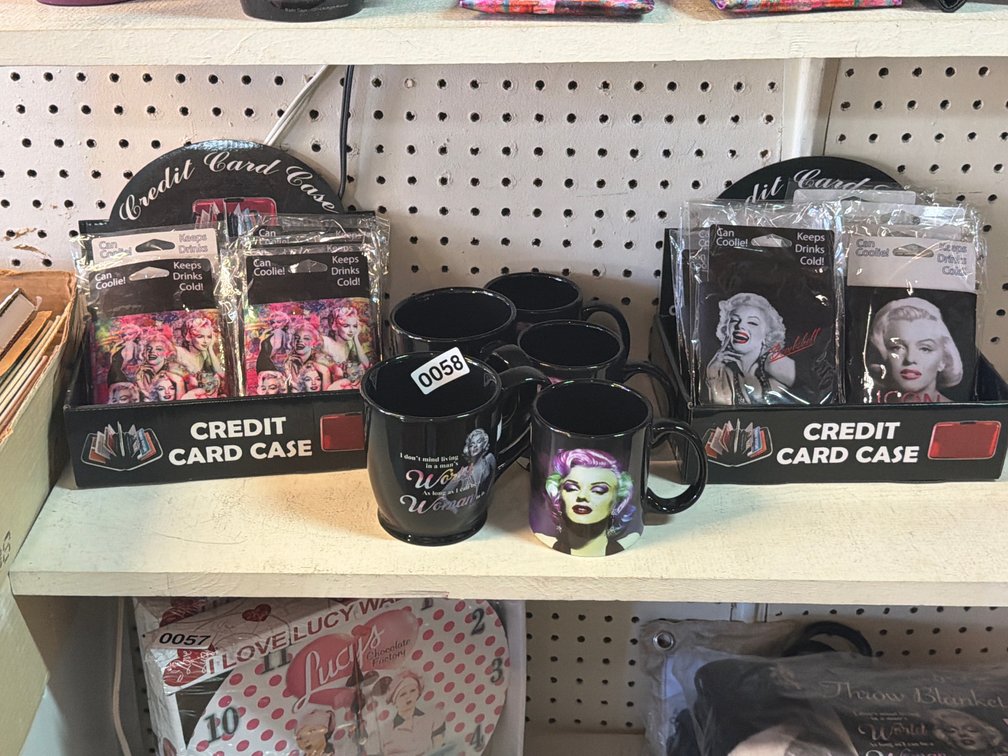 MARYLYN MONROE MUGS AND KOOZIES