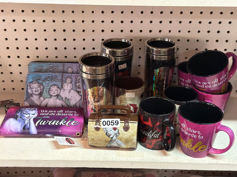LOT OF MARILYN MONROE CUPS & WALLETS