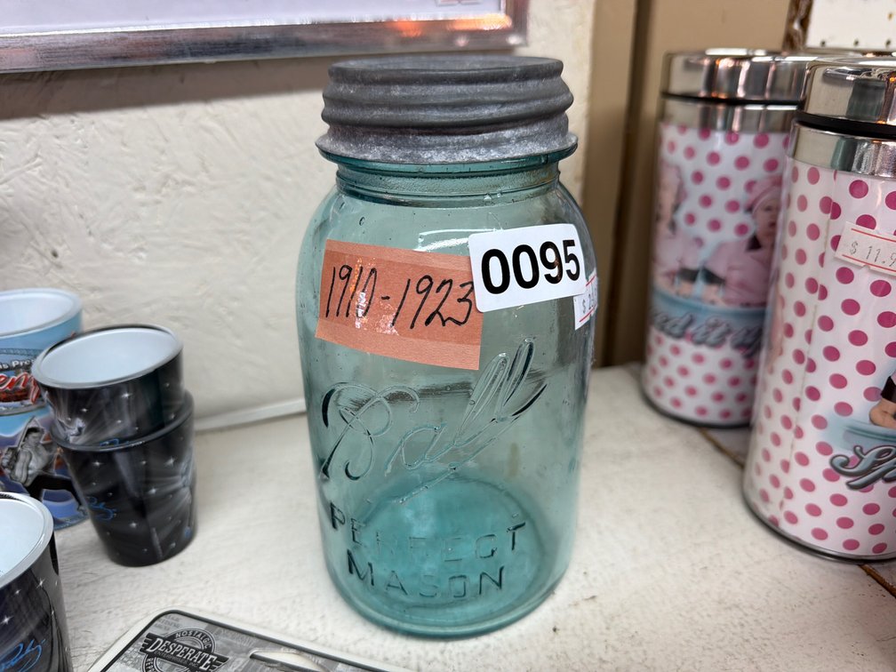 1910-1923 LIDDED BLUE BALL MASON JAR