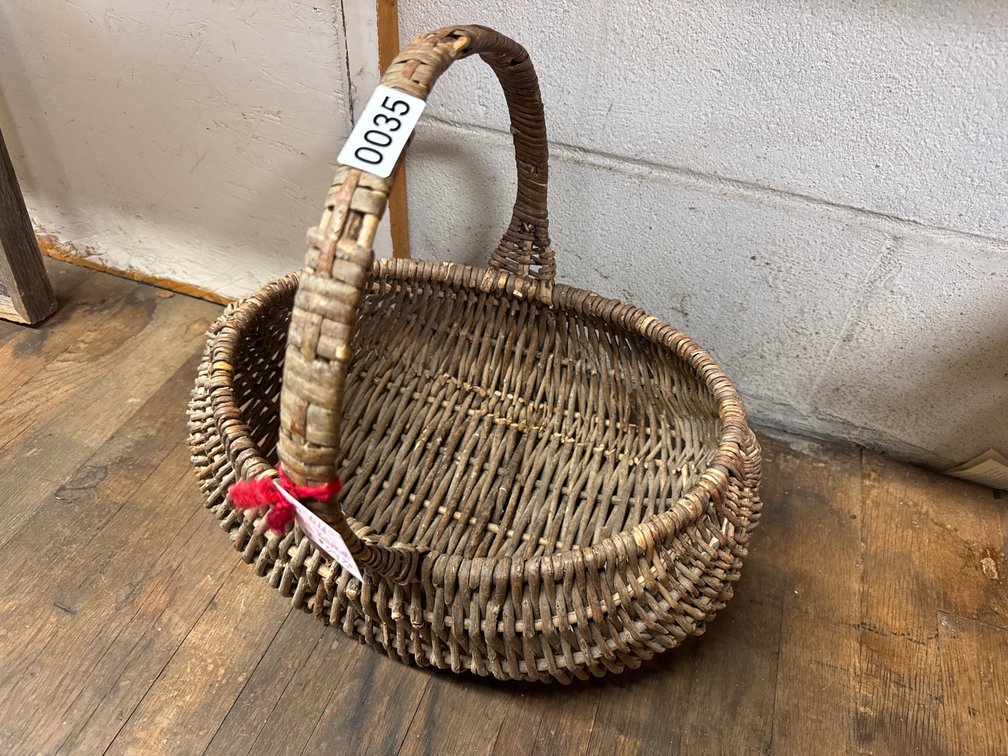 VINTAGE EGG BASKET