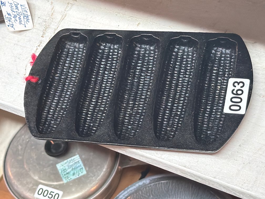 VINTAGE CAST IRON CORNBREAD STICK PAN