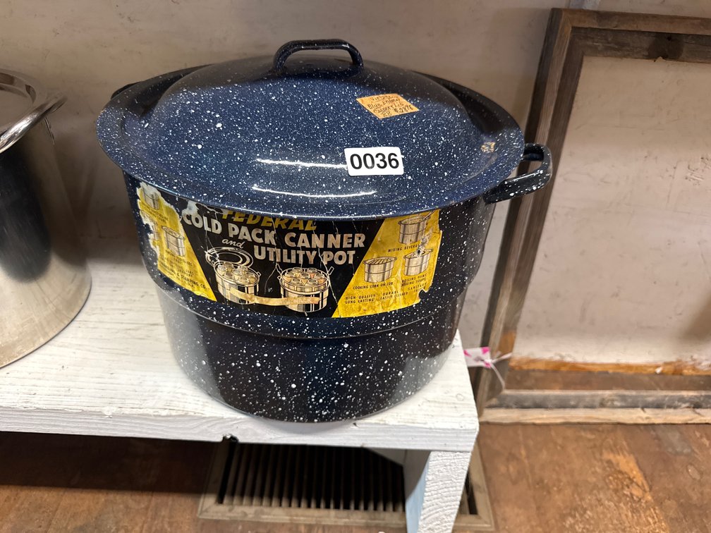 ENAMEL CANNER WITH LID