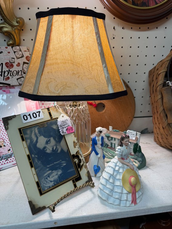 LAMP, GONE WITH THE WIND ITEMS, BUTTER CHURN LID